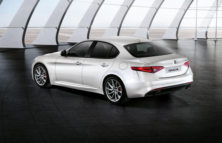  Alfa Romeo Giulia 2016 года  (фото 2 из 3)